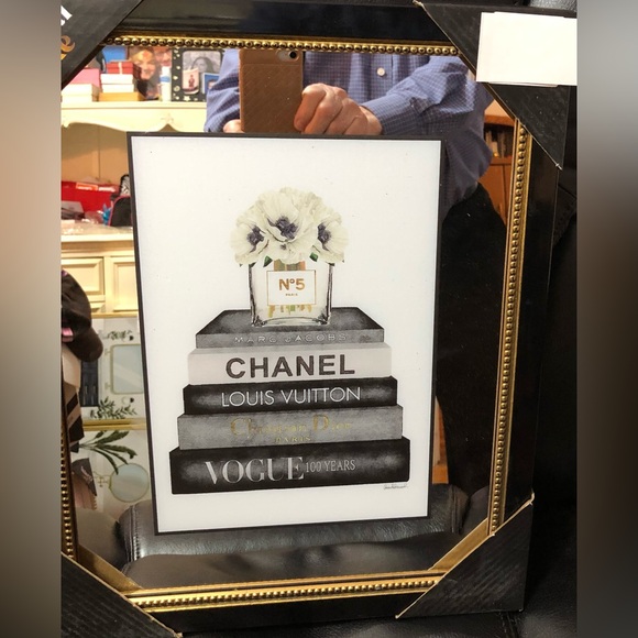 Mirror Perfume Decor! Scroll to see more ❤️ Sold separately - Picture 2 of 4